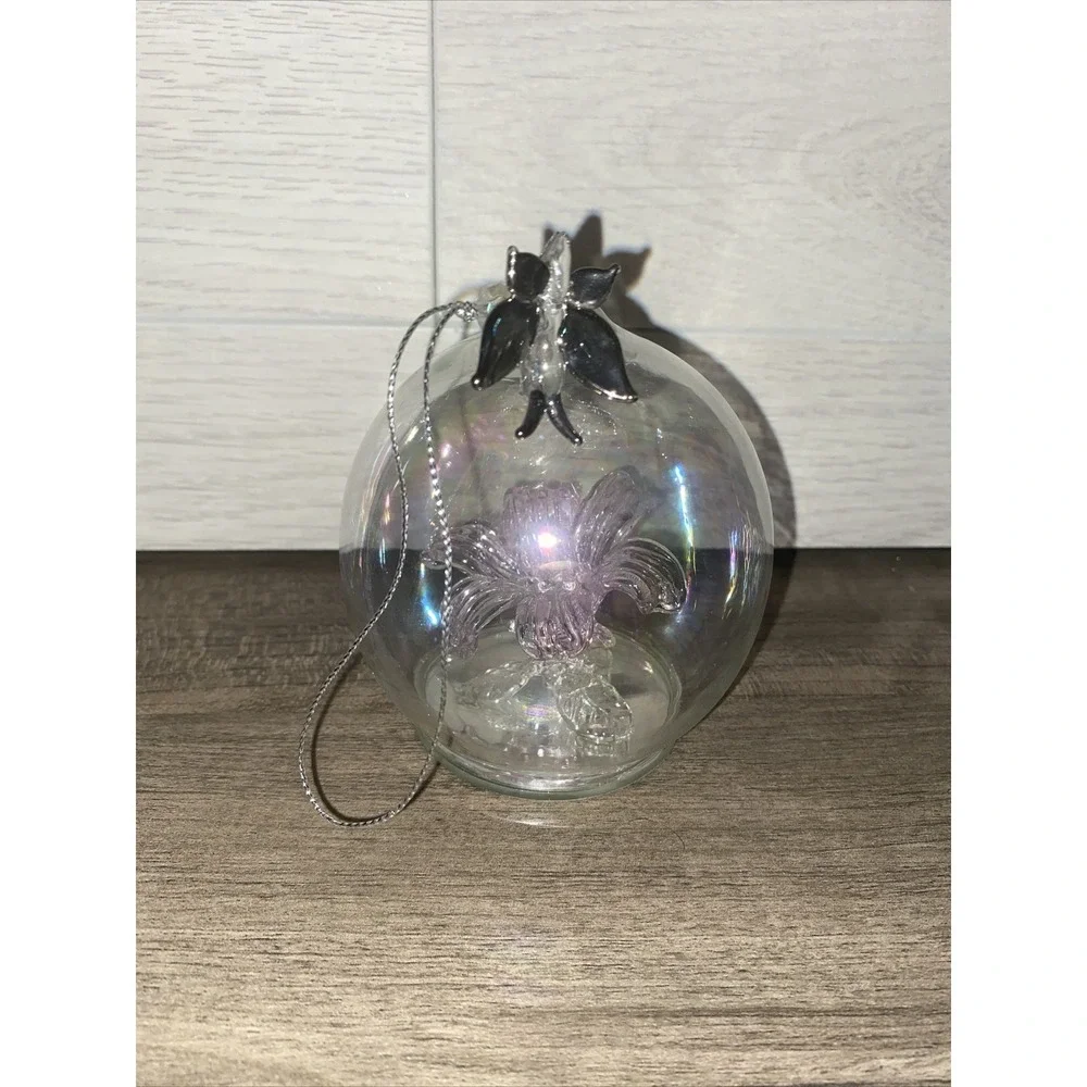 Glass‎ Ornament with flower on the inside